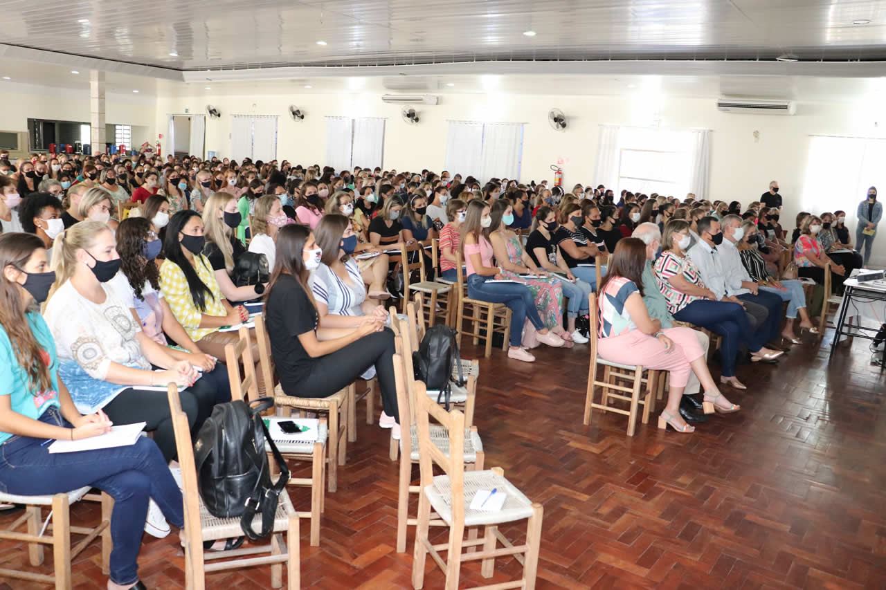 Profissionais da educação se preparam para o retorno às salas de aula