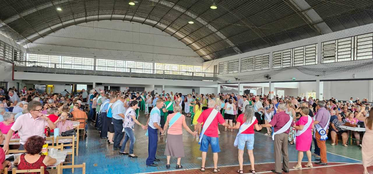 Sábado tem almoço e baile da terceira idade em Linha 32