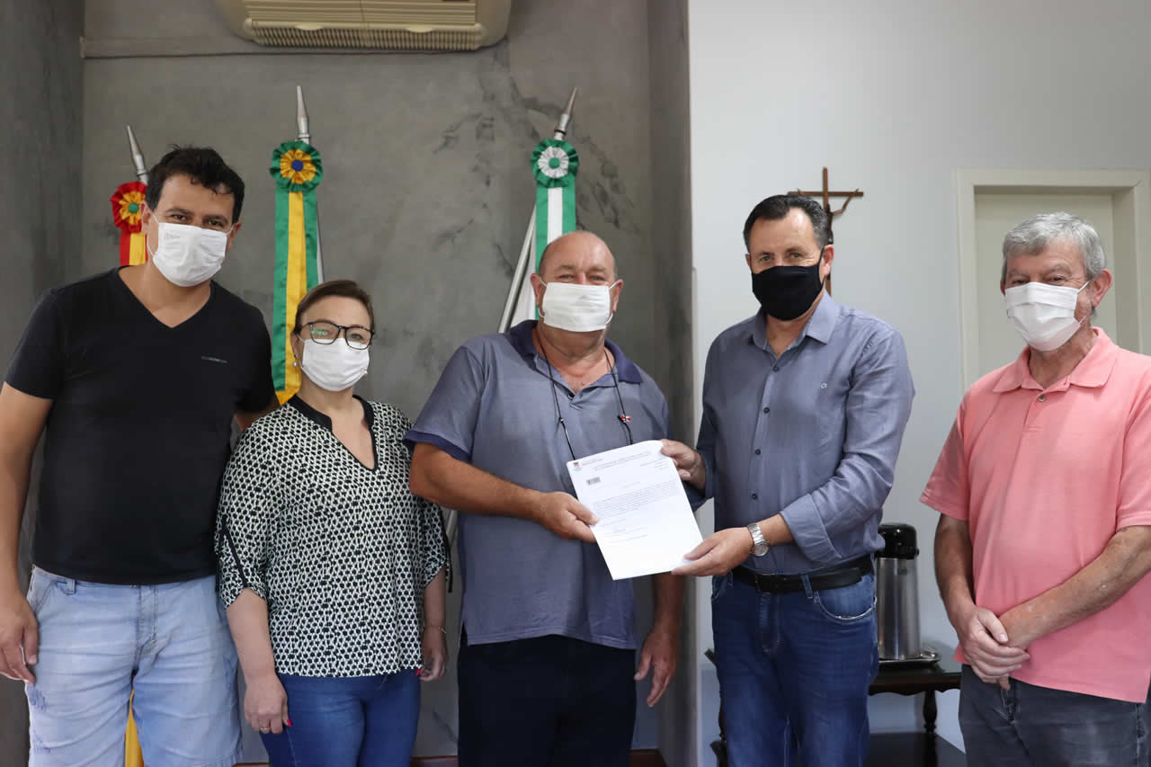Operador de máquinas se aposenta após 32 anos no setor público