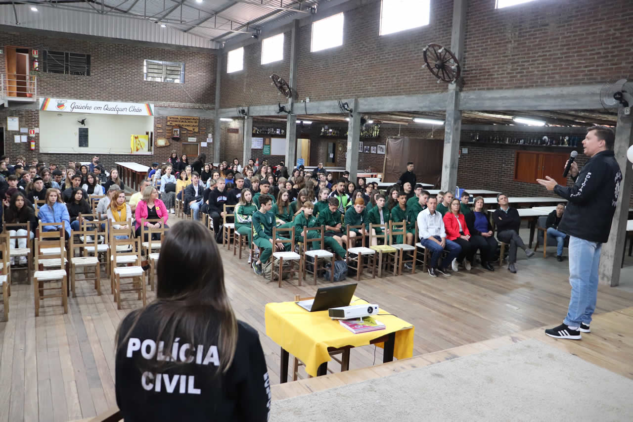 Fórum de Enfrentamento à Drogadição abre as atividades alusivas ao Setembro Amarelo