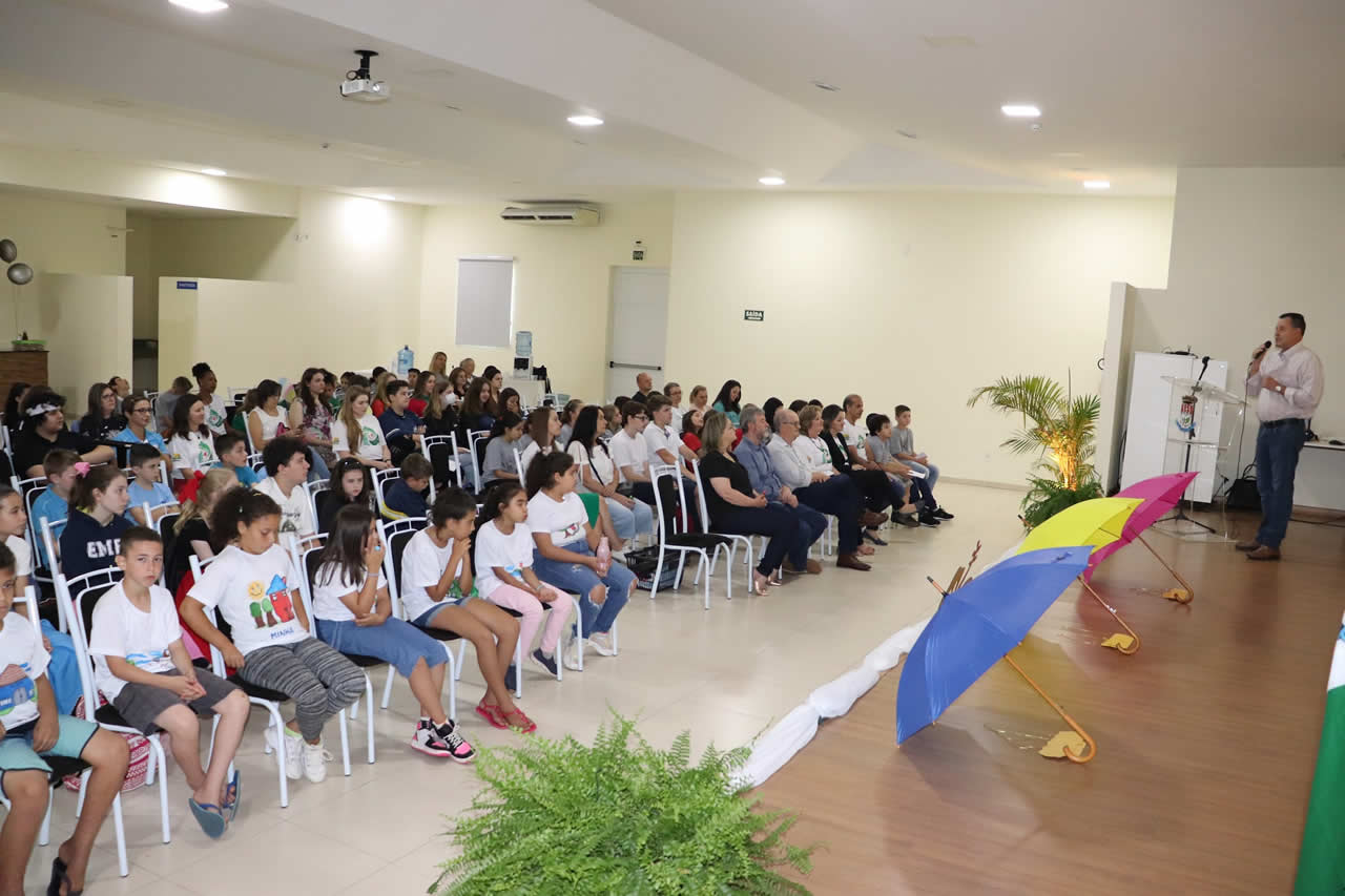 Alunos apresentam propostas desenvolvidas no Projeto Conexões