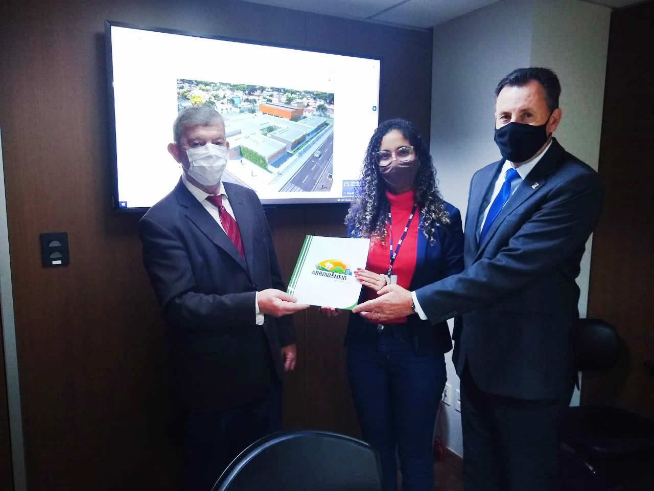 Bruxel e Scherer pleiteiam recursos para nova escola