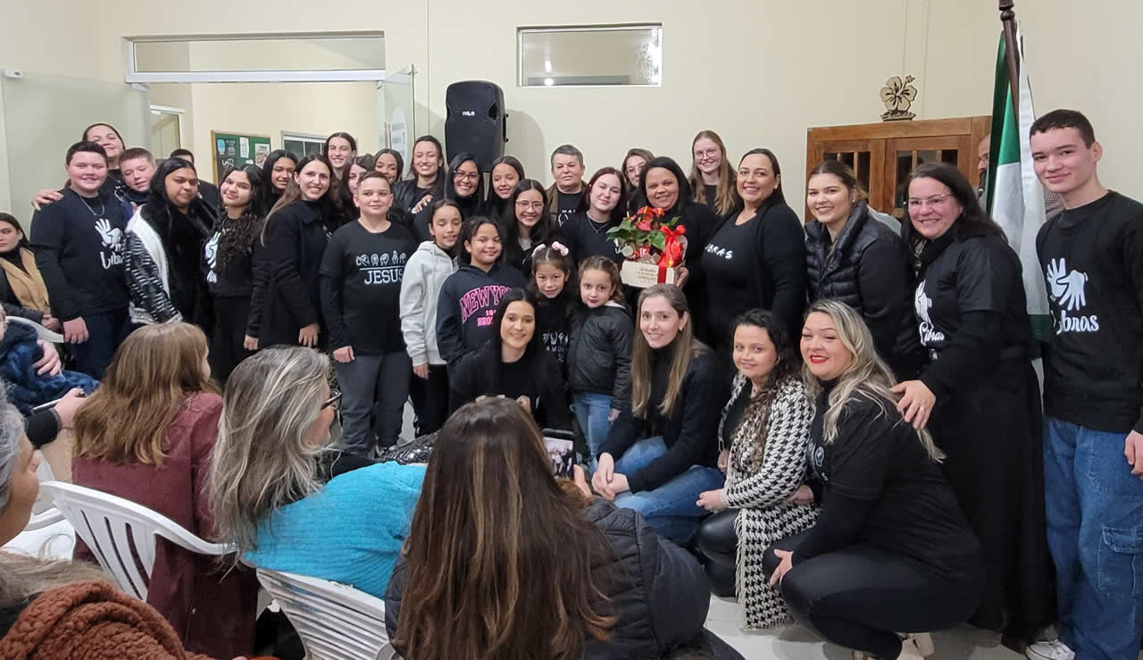 Curso básico de Libras certifica 60 alunos