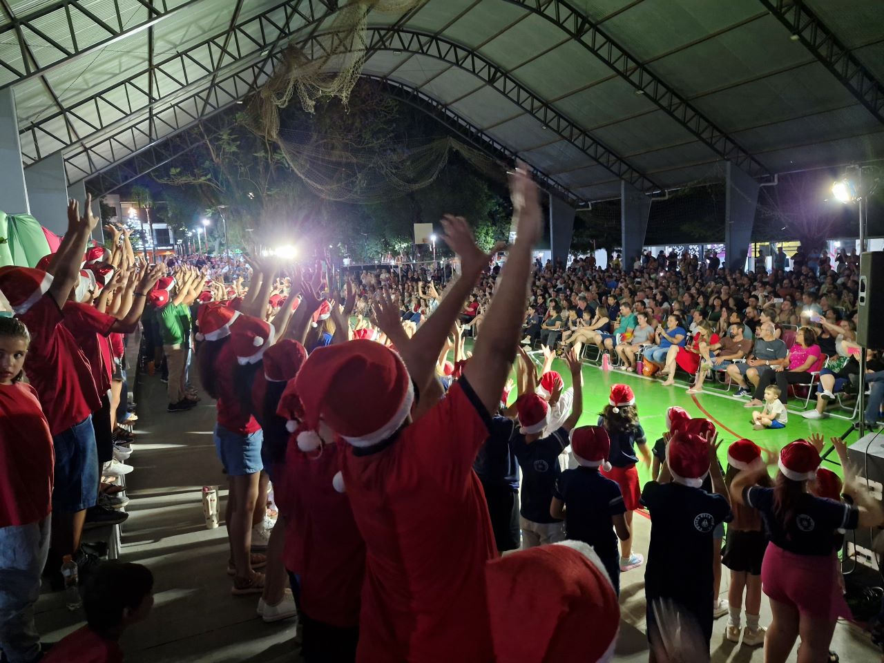 Especial de Natal emociona com apresentação de 13 corais estudantis