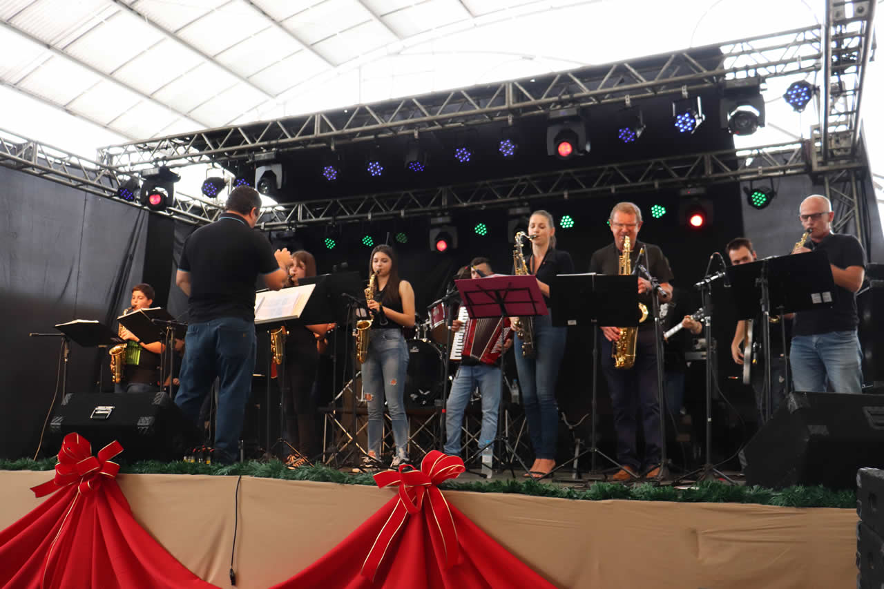 Festejos natalinos iniciam com música na Área de Lazer Pérola do Vale