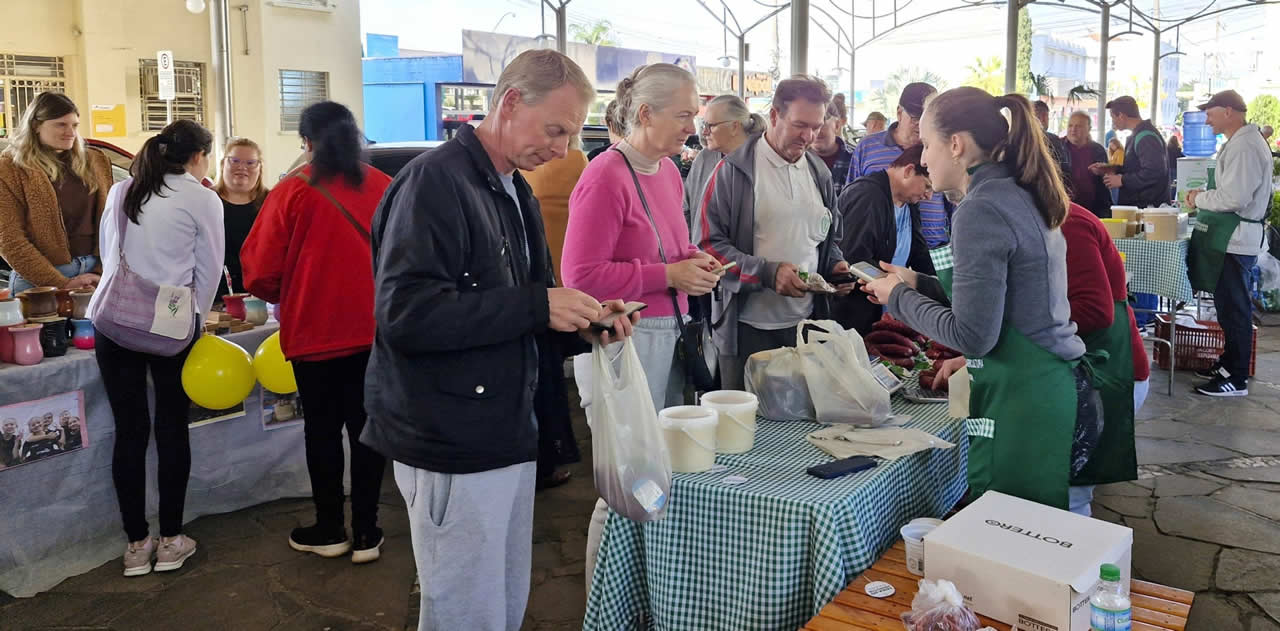 Feira do Produtor celebra 15 anos e reforça a ligação entre quem produz e quem consome